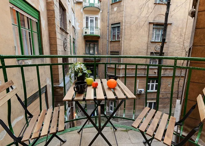 Boutique Central Apartments R611