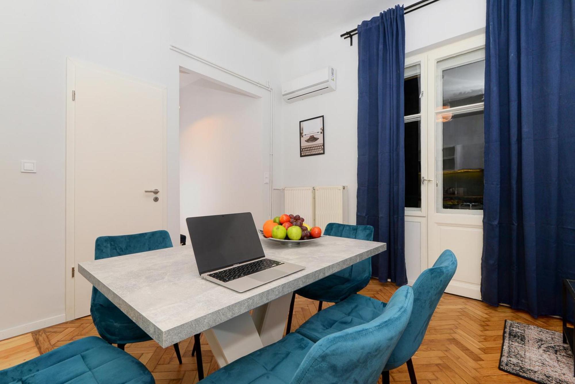 Boutique R611 Budapesta